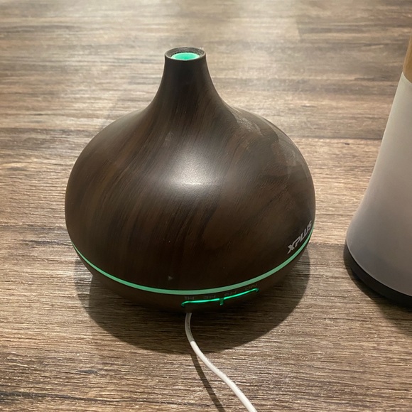 2 Diffusers & Power Cord - Picture 4 of 10